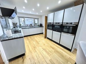 Kitchen- click for photo gallery